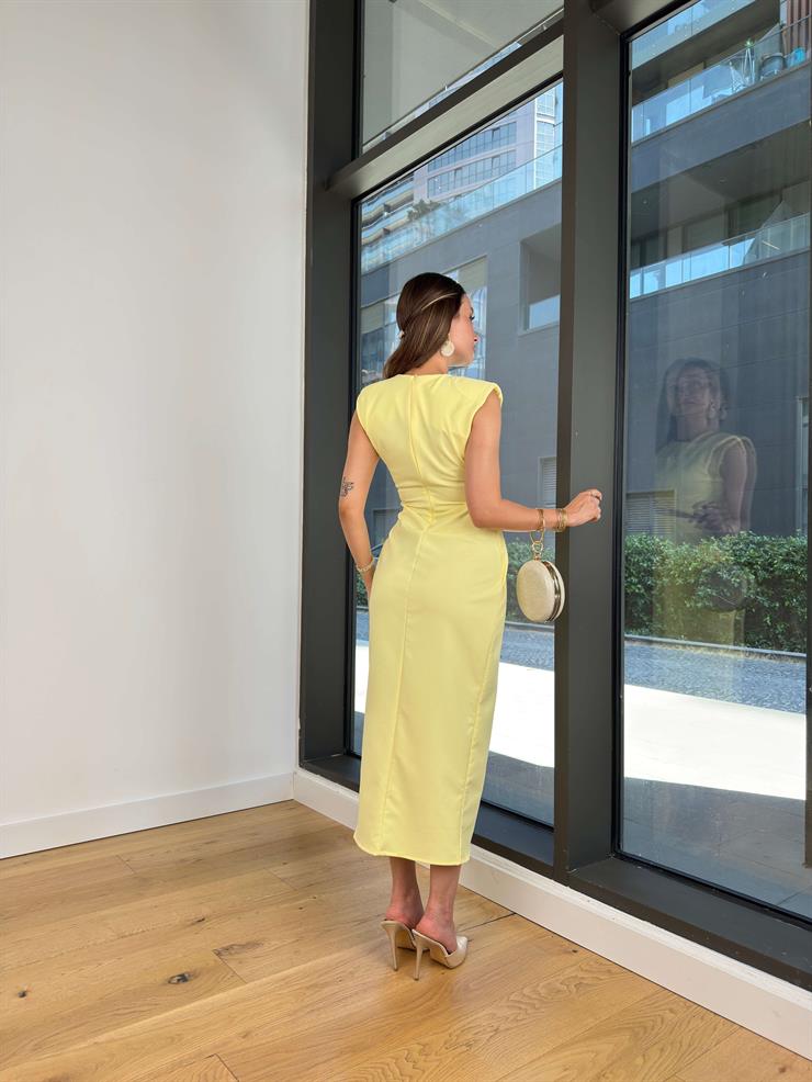 Kolsuz Pencere Detaylı Aksesuarlı Stanton Sarı Kadın Elbise 25Y455