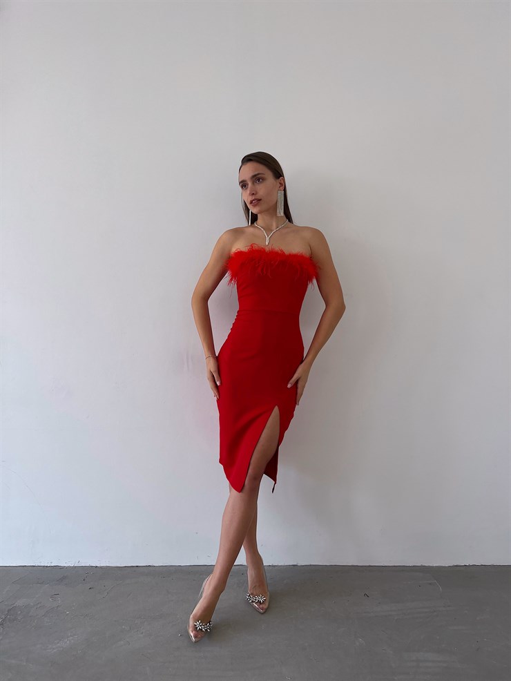 Straplez Göğüs Kısmı Tüy Detay Yırtmaçlı Orlando Kadın Kırmızı Midi Boy Elbise 23K000227