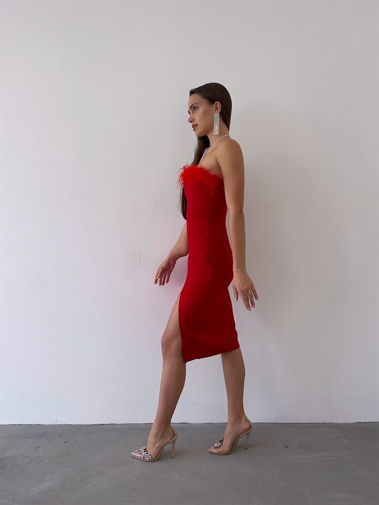 Straplez Göğüs Kısmı Tüy Detay Yırtmaçlı Orlando Kadın Kırmızı Midi Boy Elbise 23K000227