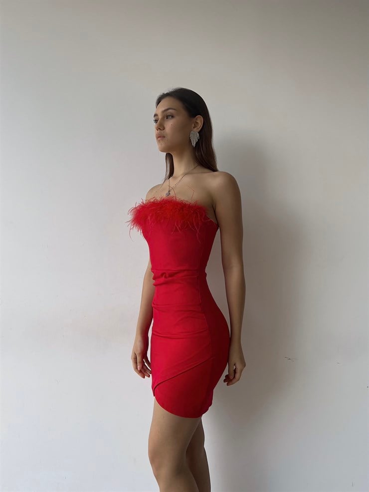 Straplez Göğüs Kısmı Tüy Detaylı Eteği Drapeli Trace Kadın Kırmızı Mini Elbise 23K000176