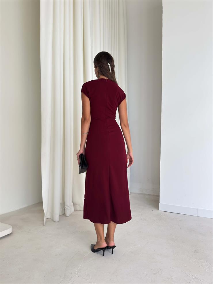 Dökümlü Yaka Aksesuarlı Belden Oturan Taline Bordo Kadın Elbise 26K042