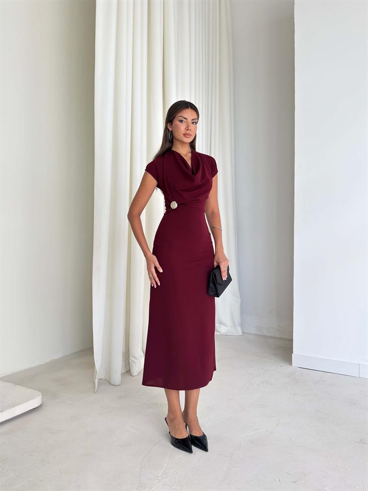 Dökümlü Yaka Aksesuarlı Belden Oturan Taline Bordo Kadın Elbise 26K042