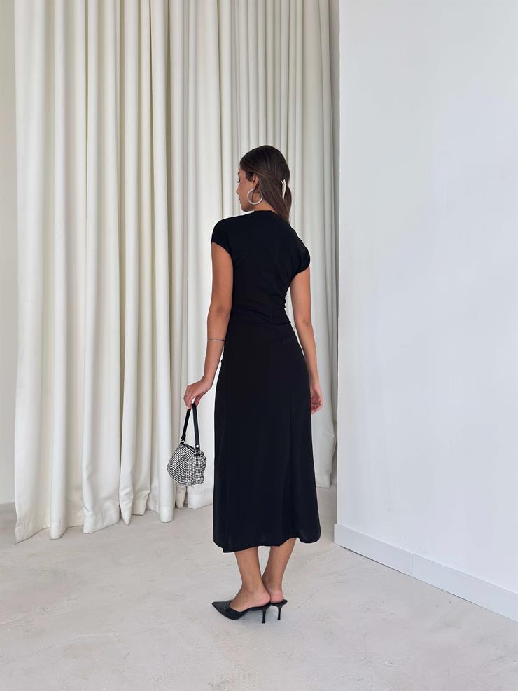 Dökümlü Yaka Aksesuarlı Belden Oturan Taline Siyah Kadın Elbise 26K042