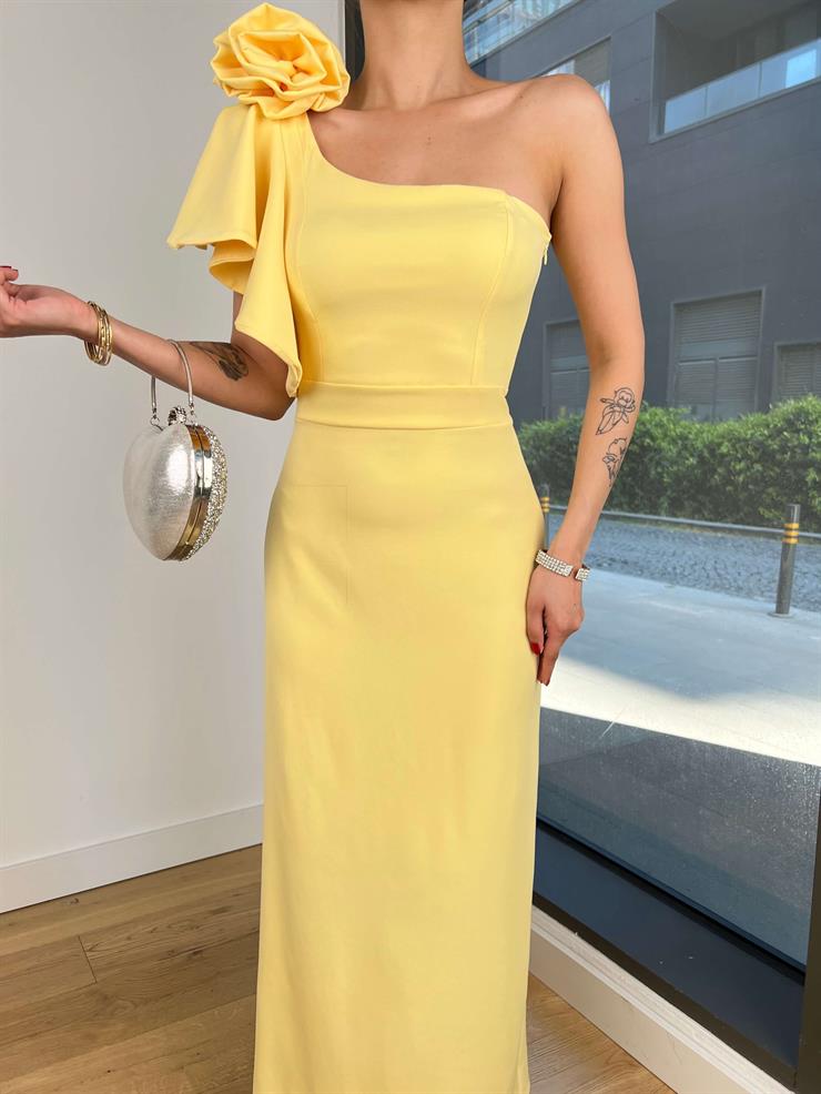 Tek Omuz Aksesuar Ve Fırfır Detaylı Zendaya Kadın Sarı Maxi Elbise 24Y518