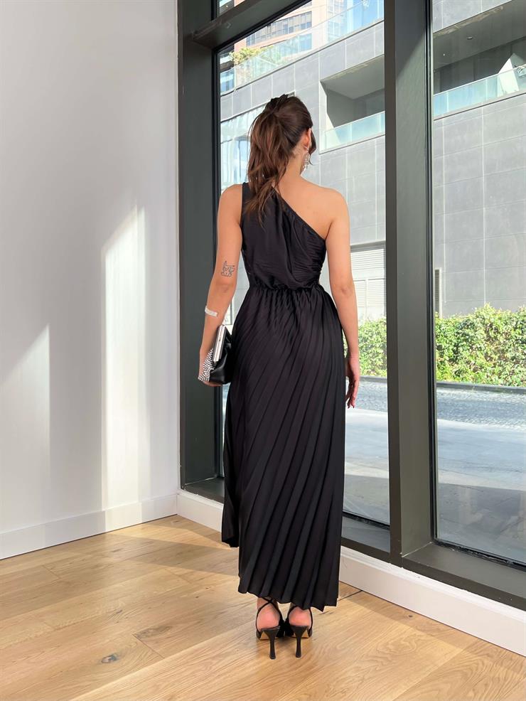 Tek Omuz Beli Pencere Detaylı Eteği Pileli Evelyn Kadın Siyah Elbise 23Y000388