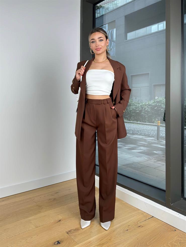 Omuz Vatkalı Düğme Kapamalı Blazer Ceket Yüksek Bel Bol Paça Pantolon Tenzel Kahve Kadın Takım 25K457