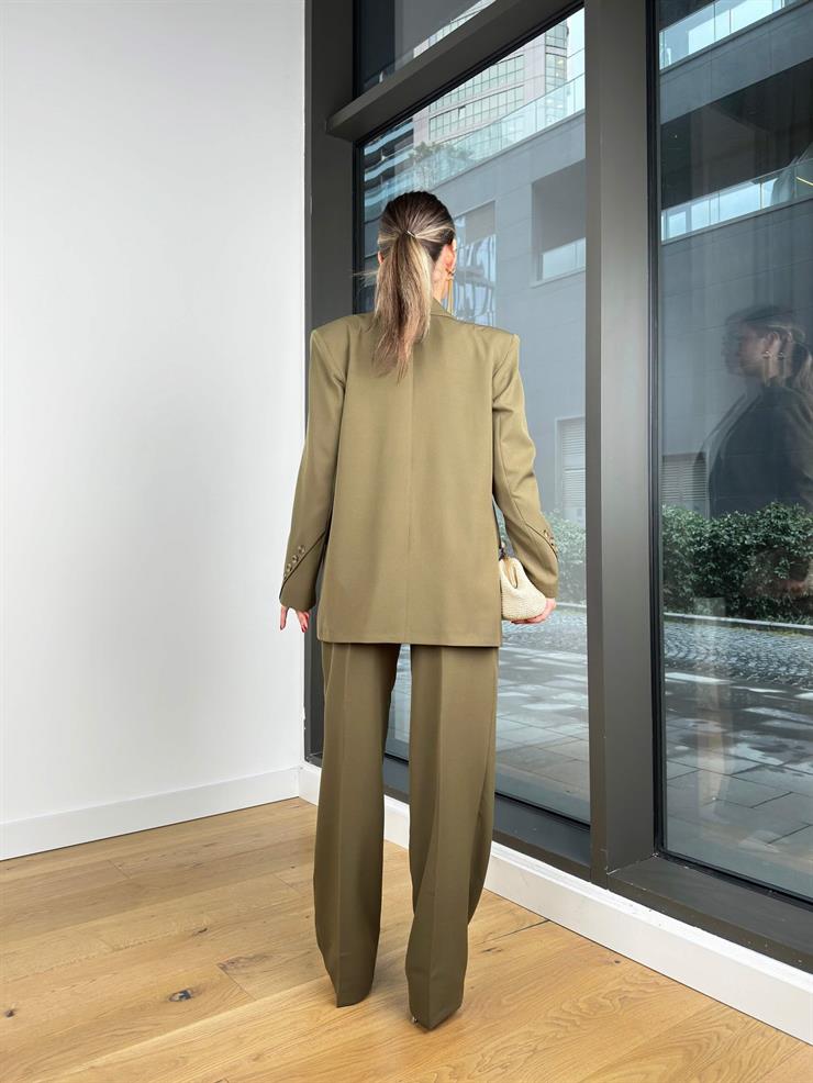 Omuz Vatkalı Düğme Kapamalı Blazer Ceket Yüksek Bel Bol Paça Pantolon Tenzel Haki Kadın Takım 25K457