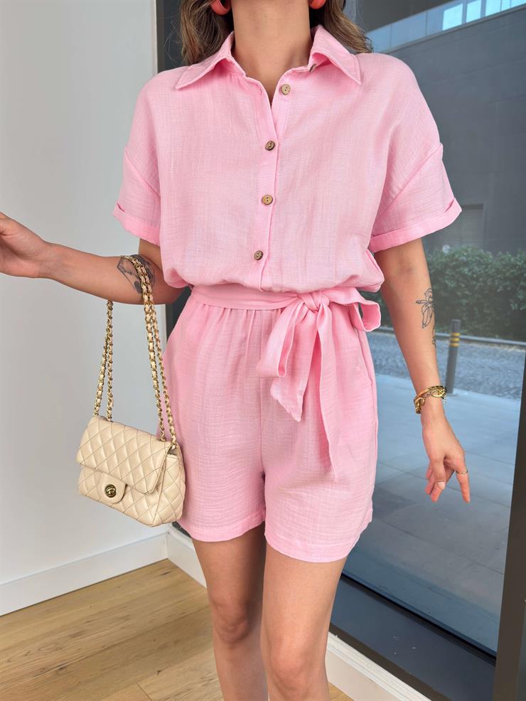 Önü Düğmeli Belden Bağlamalı Teyle Pembe Kadın Şort Tulum 25Y485