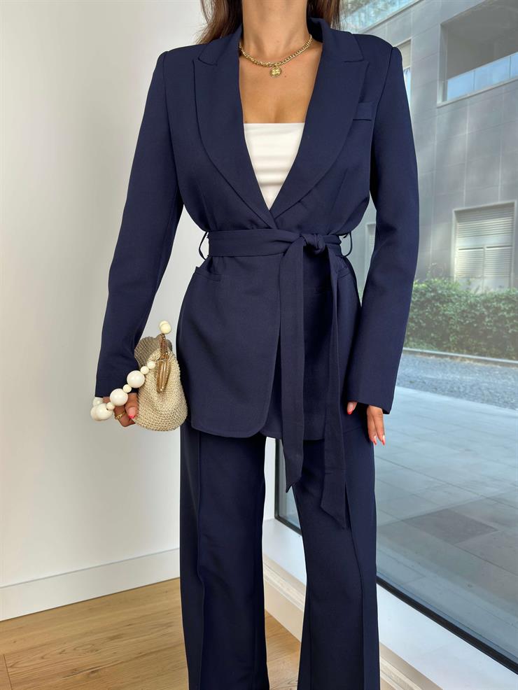 Belden Kuşaklı Blazer Ceket Yüksek Bel Bol Paça Pantolon Tian Kadın Lacivert Takım 25K040