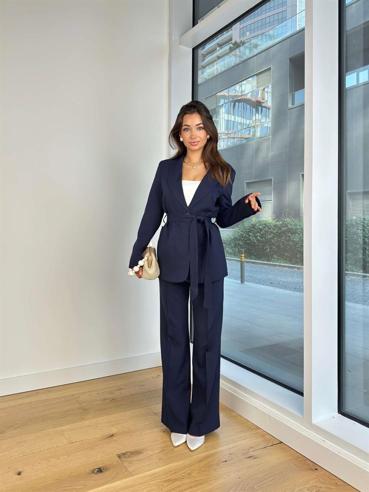 Belden Kuşaklı Blazer Ceket Yüksek Bel Bol Paça Pantolon Tian Kadın Lacivert Takım 25K040