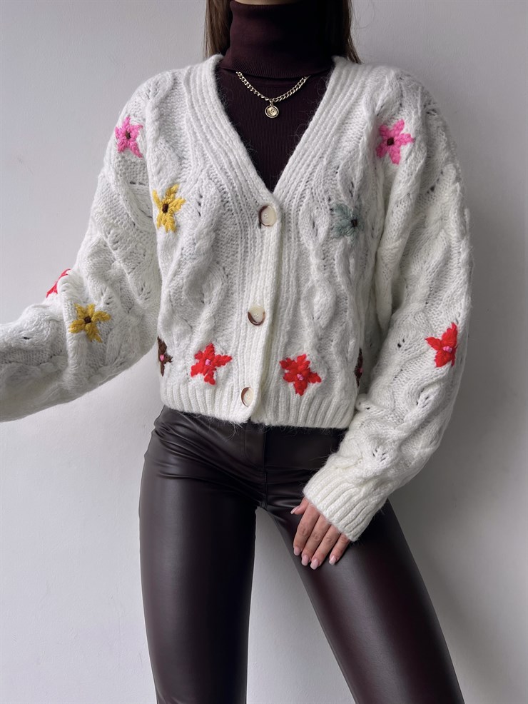 Çiçek Desenli V Yaka Düğme Kapamalı Tihana Kadın Ekru Hırka 23K000257