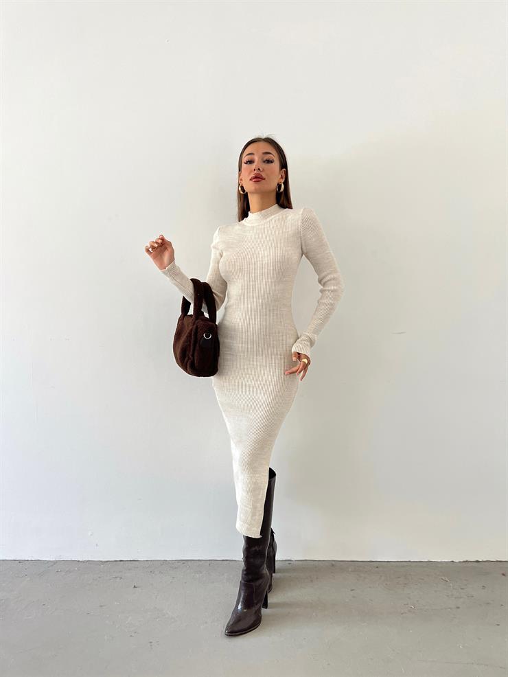 Uzun Kollu Yandan Yırtmaçlı Pashenka Kadın Taş Midi Boy Triko Elbise 23K000461