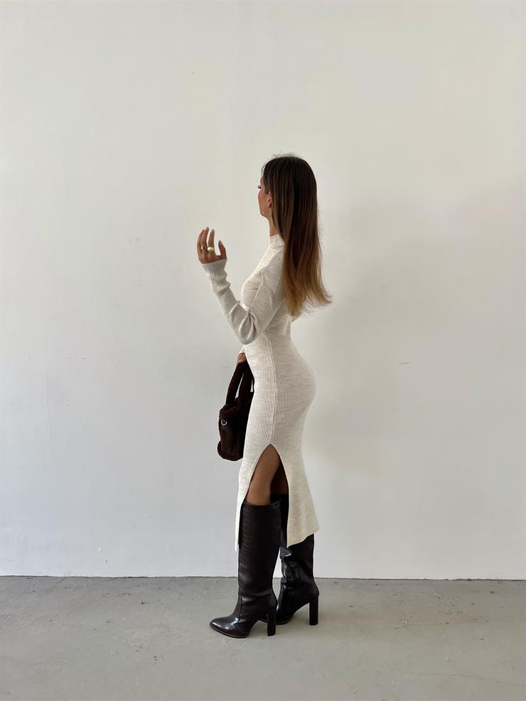 Uzun Kollu Yandan Yırtmaçlı Pashenka Kadın Taş Midi Boy Triko Elbise 23K000461