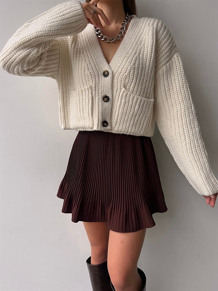 Önü Düğme Kapamalı Yanları Cepli V Yaka Kadın Ekru Crop Hırka 23K000233