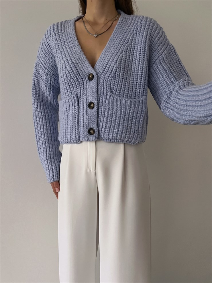 Önü Düğme Kapamalı Yanları Cepli V Yaka Kadın Mavi Crop Hırka 23K000233