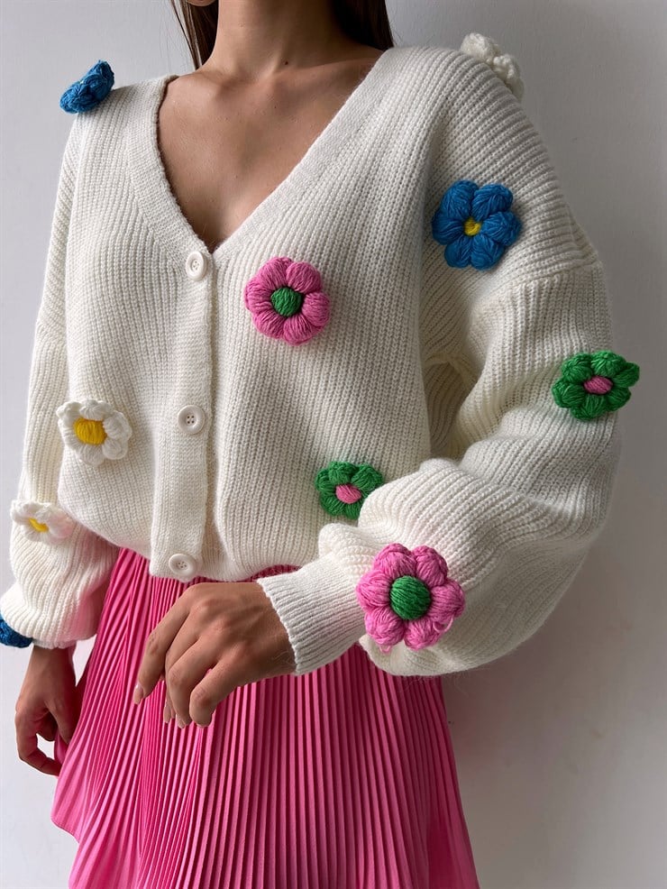 V Yaka Düğme Kapamalı Çiçekli Remko Kadın Ekru Triko Hırka 23K000163