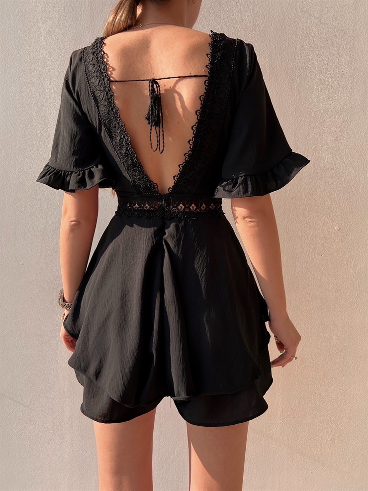 V Yaka Önü Dantel Detay Volanlı Devyn Kadın Siyah Şort Tulum 22Y000078