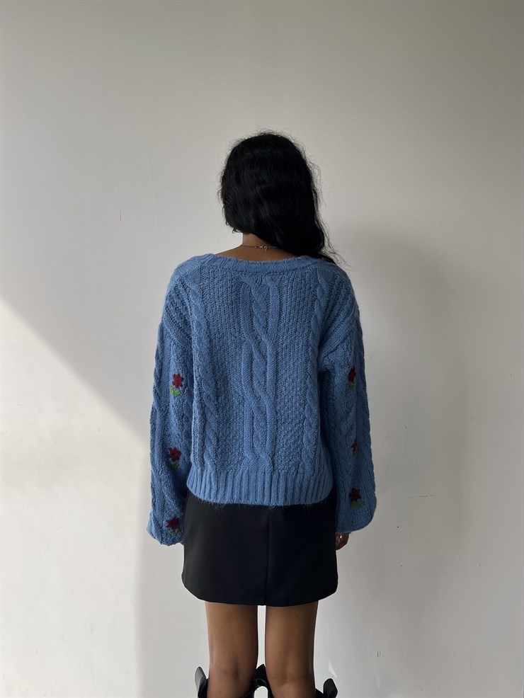 V Yaka Önü Düğme Kapamalı Nicola Kadın İndigo Hırka 23K000247