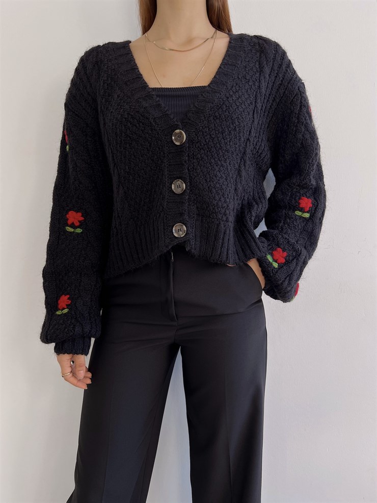 V Yaka Önü Düğme Kapamalı Nicola Kadın Siyah Hırka 23K000247