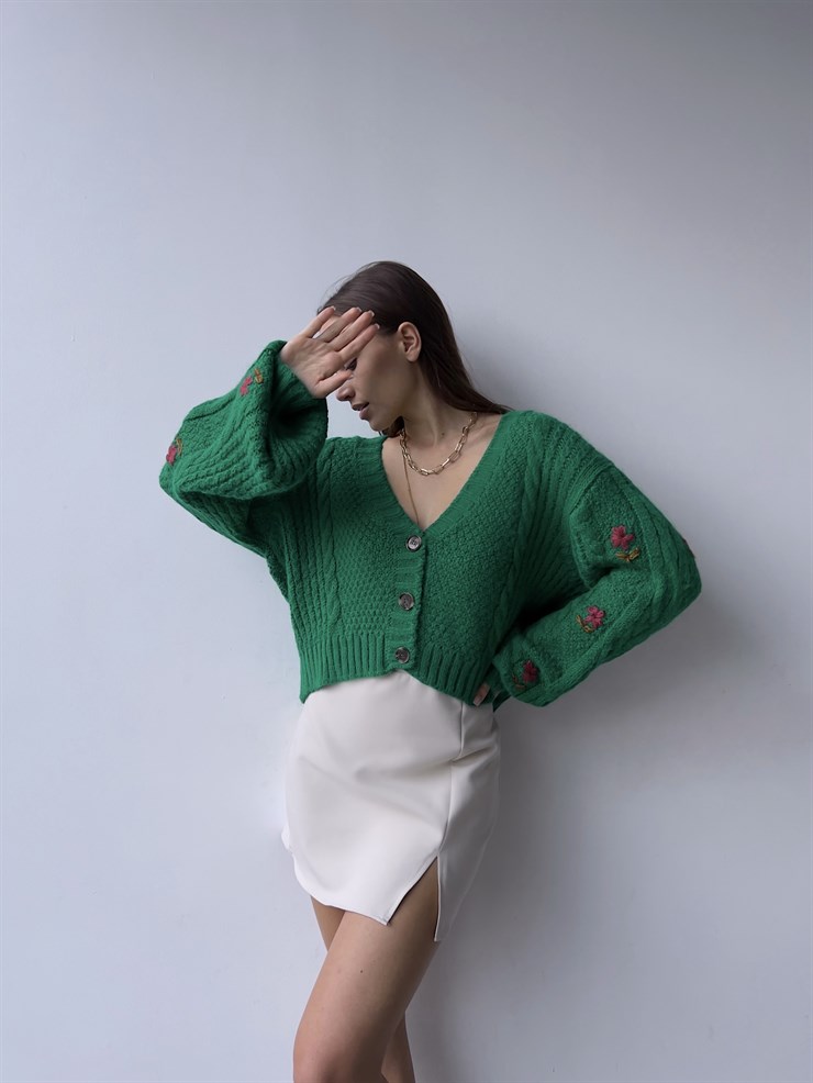 V Yaka Önü Düğme Kapamalı Nicola Kadın Zümrüt Hırka 23K000247