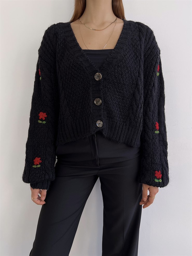 V Yaka Önü Düğme Kapamalı Nicola Kadın Siyah Hırka 23K000247