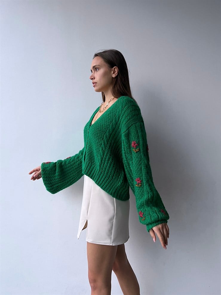 V Yaka Önü Düğme Kapamalı Nicola Kadın Zümrüt Hırka 23K000247