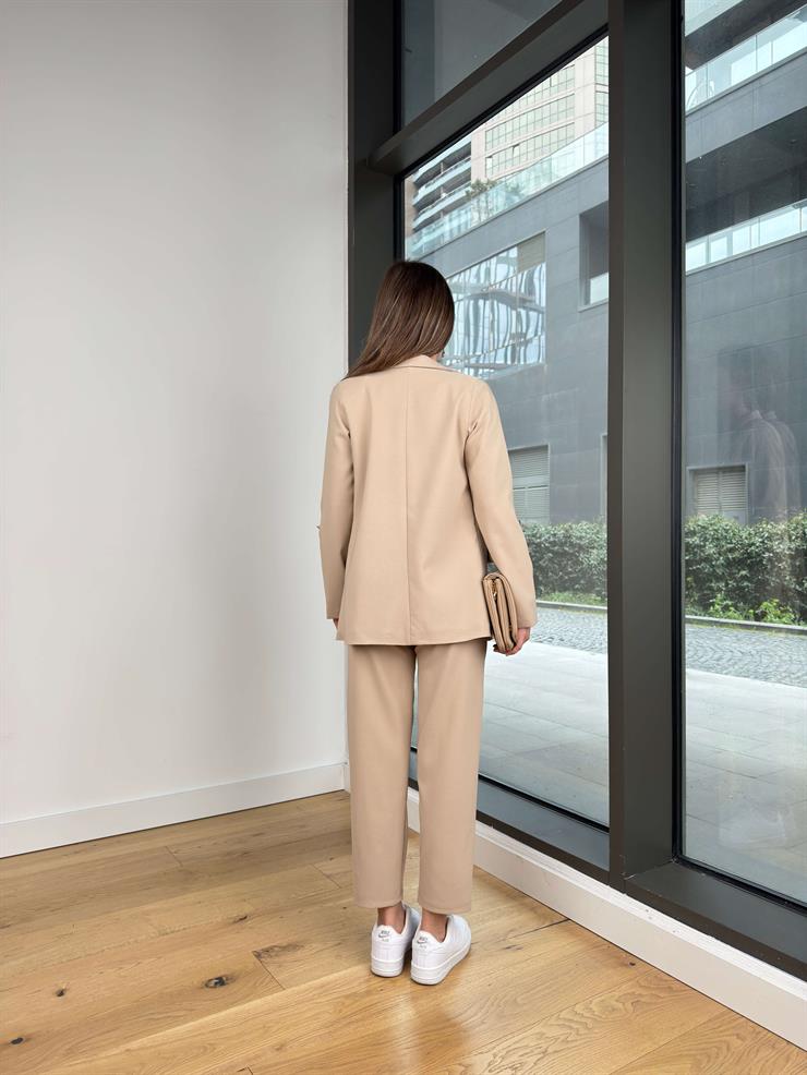 Omuz Vatkalı Blazer Ceket Beli Kemerli Pantolon Vans Bej Kadın Takım 25Y229