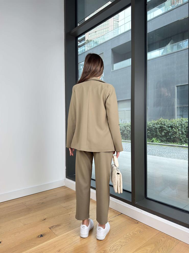 Omuz Vatkalı Blazer Ceket Beli Kemerli Pantolon Vans Haki Kadın Takım 25Y229