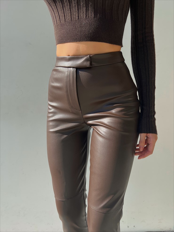 Vegan Deri Önü Fermuar Kapamalı Leoda Kadın Kahve Pantolon 23K000020