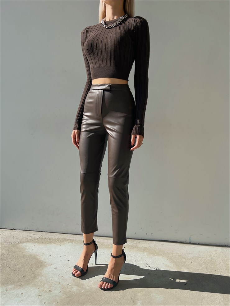 Vegan Deri Önü Fermuar Kapamalı Leoda Kadın Kahve Pantolon 23K000020