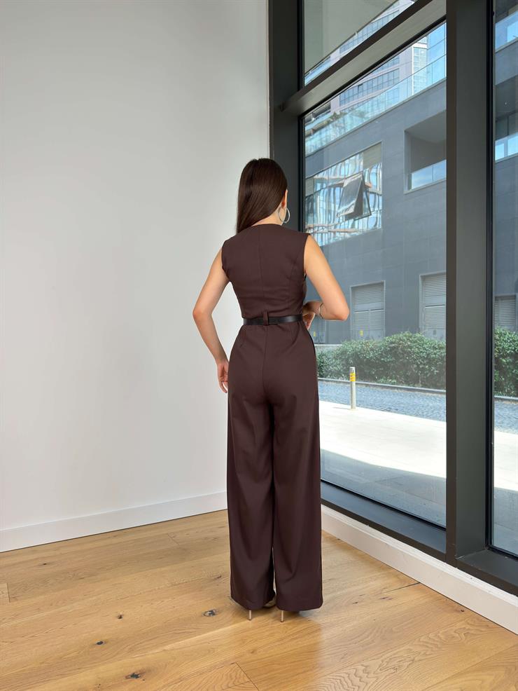 V Yaka Düğme Kapamalı Beli Kemerli Pens Detaylı Bol Paça Velvıt Kahve Kadın Tulum 25Y116