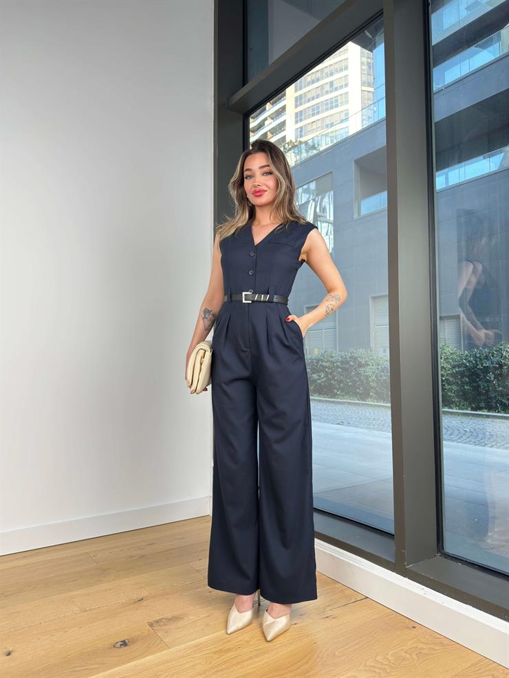 V Yaka Düğme Kapamalı Beli Kemerli Pens Detaylı Bol Paça Velvıt Lacivert Kadın Tulum 25Y116