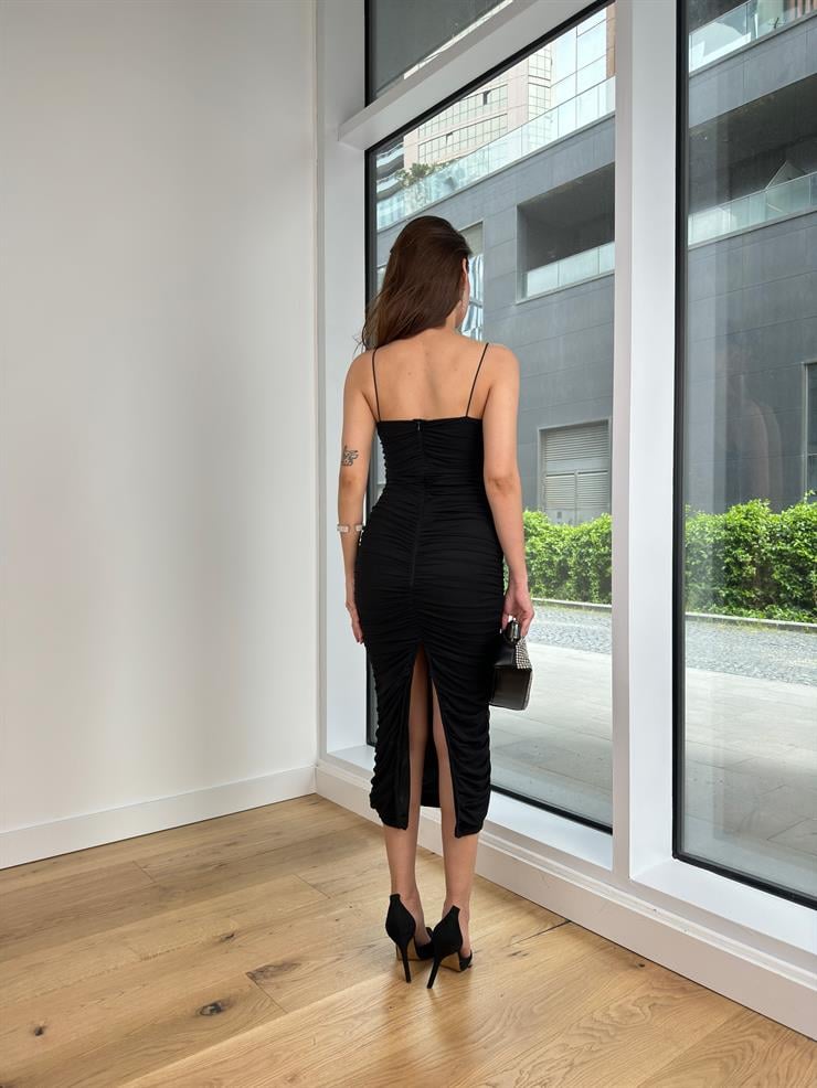 İnce Askılı Drapeli Streç Aksesuar Detaylı Arkası Derin Yırtmaçlı Vendula Kadın Siyah Midi Elbise 24Y473