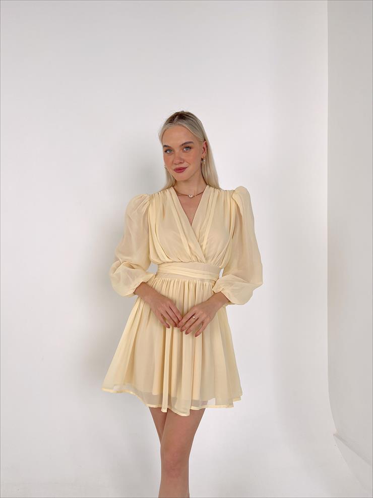 Kruvaze Yaka Belden Oturtmalı Vette Kadın Bej Şifon Mini Elbise 23Y000075