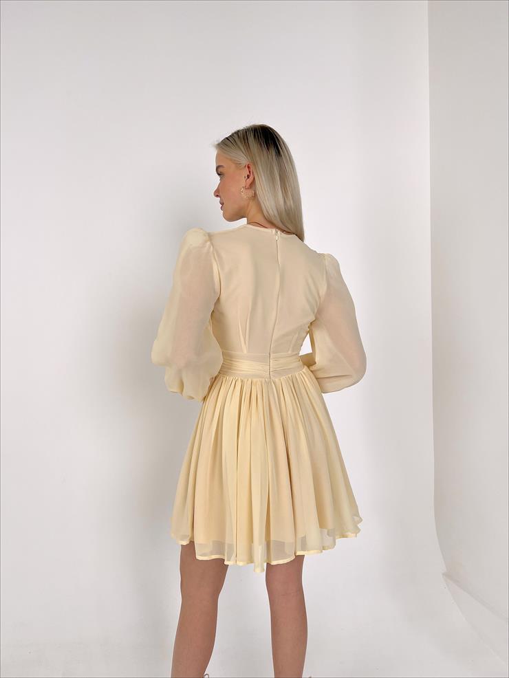 Kruvaze Yaka Belden Oturtmalı Vette Kadın Bej Şifon Mini Elbise 23Y000075