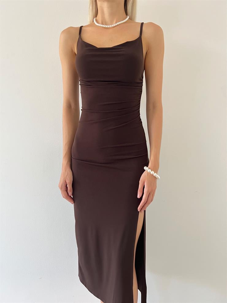 Askılı Degaje Yaka Yandan Yırtmaçlı Vicente Kadın Kahve Midi Elbise 23Y000562