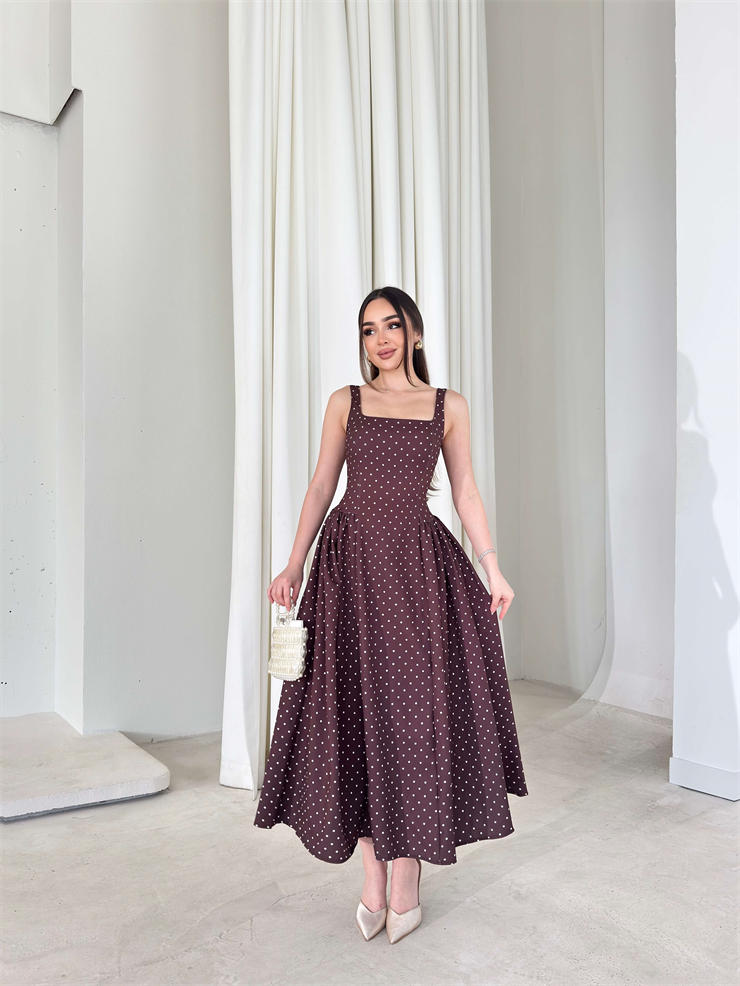 Kare Yaka Puantiyeli Kalın Askılı Yandan Drape Detaylı Kahverengi Midi Violet Kadın Elbise 26Y125