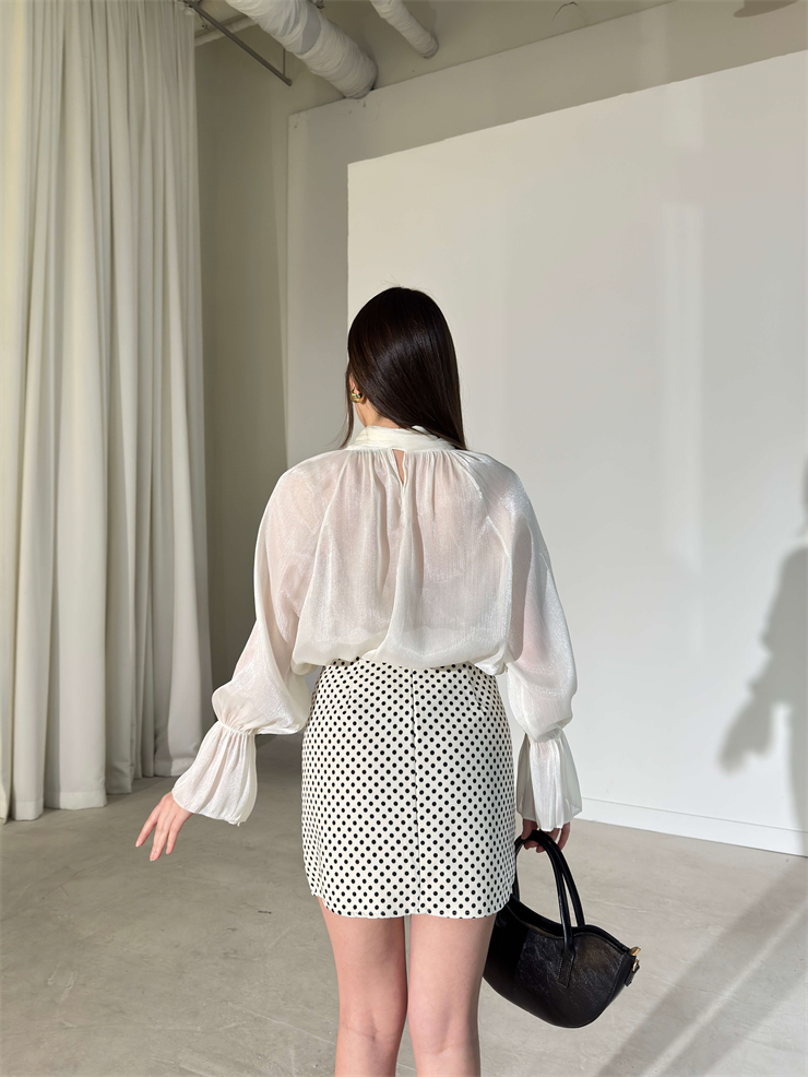 Transparan Boyundan Fularlı Parlak Kumaş Kolları Lastikli Walde Ekru Kadın Bluz 26Y112