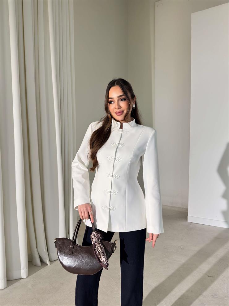 İlmekli Düğme Dik Yaka Werner Beyaz Kadın Ceket 26Y006