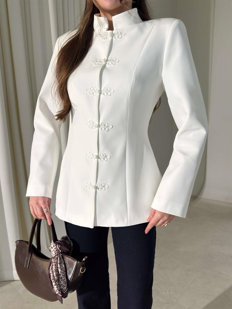 İlmekli Düğme Dik Yaka Werner Beyaz Kadın Ceket 26Y006