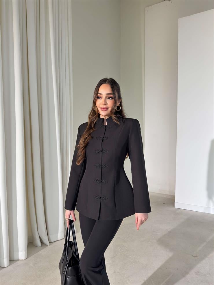 İlmekli Düğme Dik Yaka Werner Siyah Kadın Ceket 26Y006