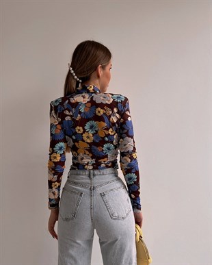 Vatkalı Çiçek Desen Kuruvaze Yaka Sierra Kadın Kahverengi Bluz 22K000510