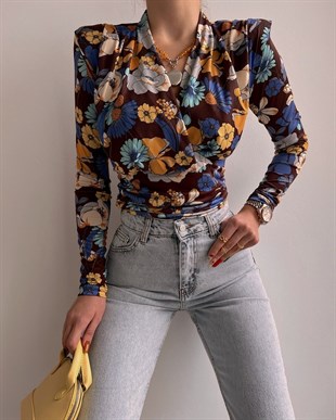 Vatkalı Çiçek Desen Kuruvaze Yaka Sierra Kadın Kahverengi Bluz 22K000510