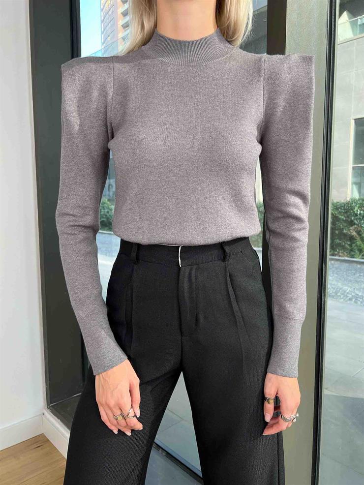 Yarım Boğazlı Omzu Vatka Görünümlü Valesca Kadın Gri Kazak 24k000086