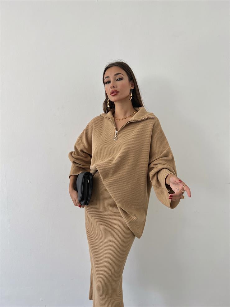 Yarın Fermuarlı Uzun Kol Oversize Kazak Yüksek Bel Etek Olane Kadın Camel Triko Takım 24k000037