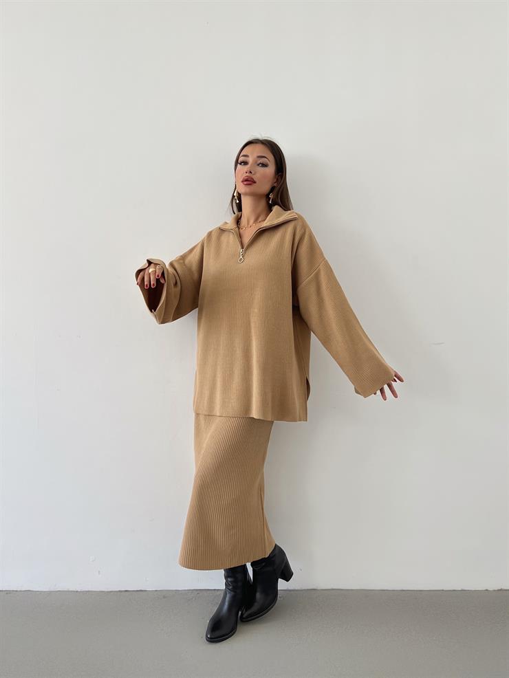 Yarın Fermuarlı Uzun Kol Oversize Kazak Yüksek Bel Etek Olane Kadın Camel Triko Takım 24k000037