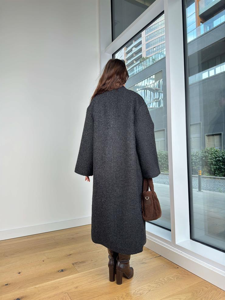 Düğme Detaylı Oversize Yeslane Siyah Kadın Uzun Kaban 25K367