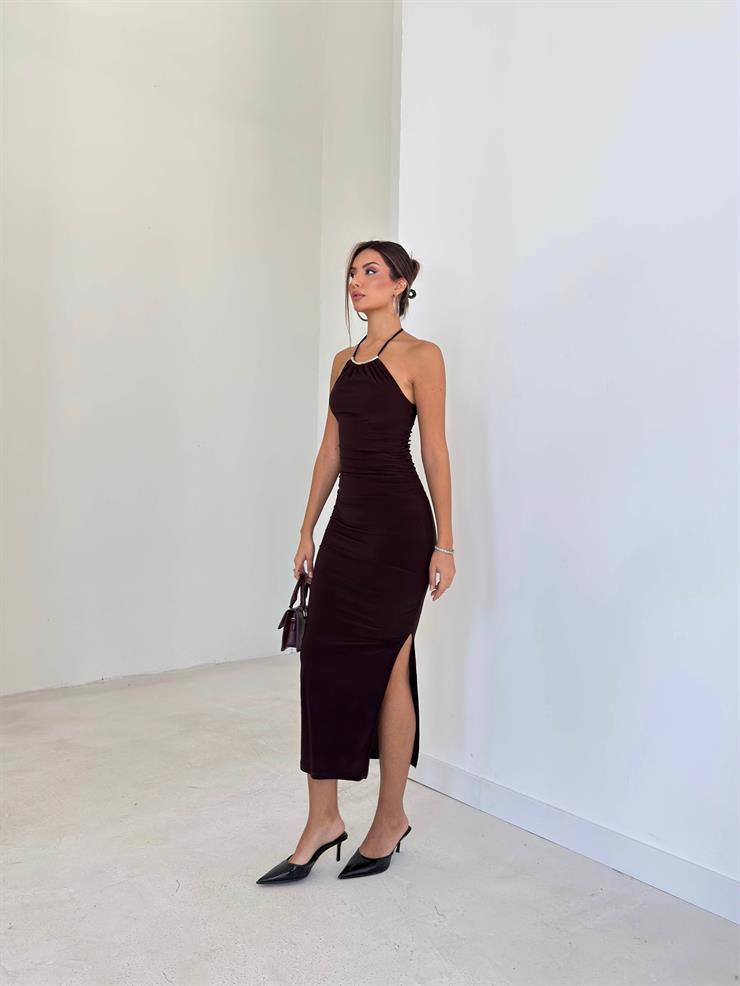 Boyundan Bağlamalı Aksesuarlı Yanı Yırtmaçlı Yevro Kahve Kadın Elbise 26K118