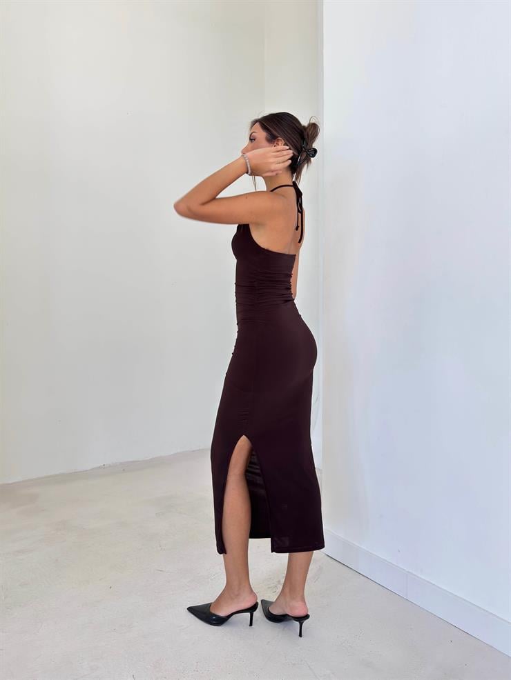 Boyundan Bağlamalı Aksesuarlı Yanı Yırtmaçlı Yevro Kahve Kadın Elbise 26K118