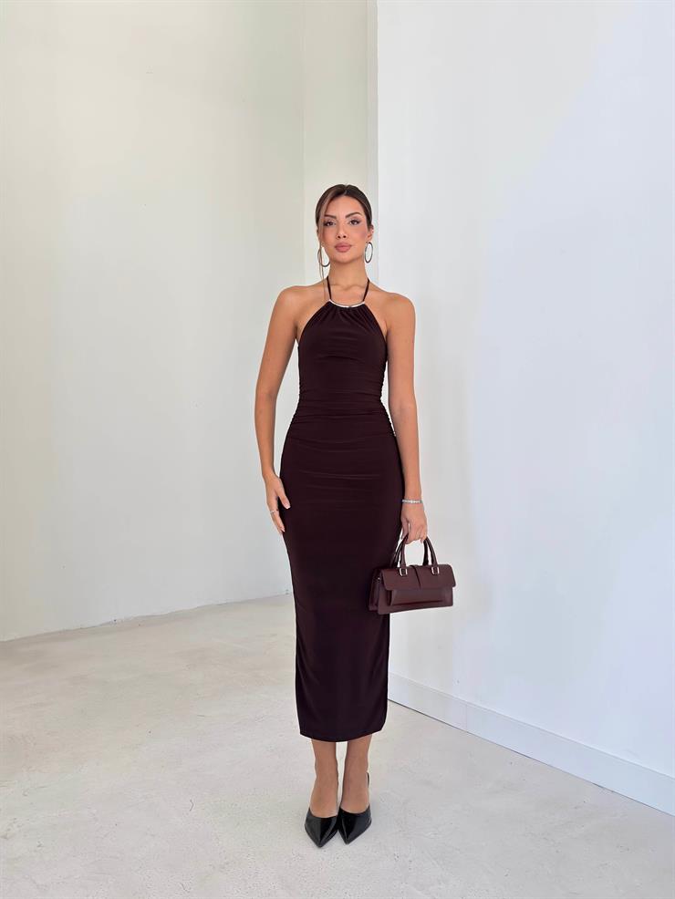 Boyundan Bağlamalı Aksesuarlı Yanı Yırtmaçlı Yevro Kahve Kadın Elbise 26K118